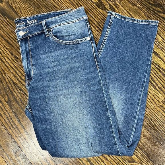 Calvin Klein Jeans - Picture 12 of 15